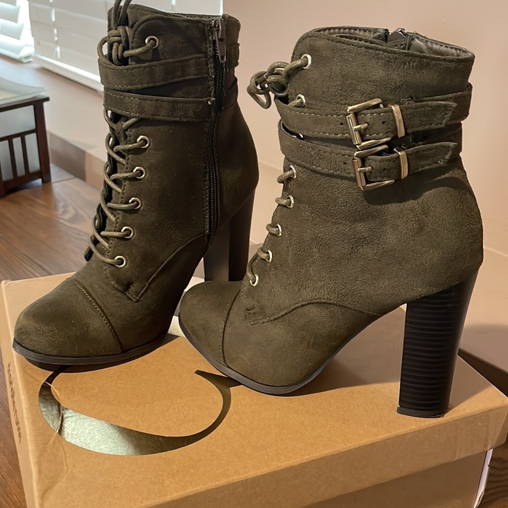 OLIVE GREEN SUEDE CHUNKY HEEL BOOTIES US Women’s size 6